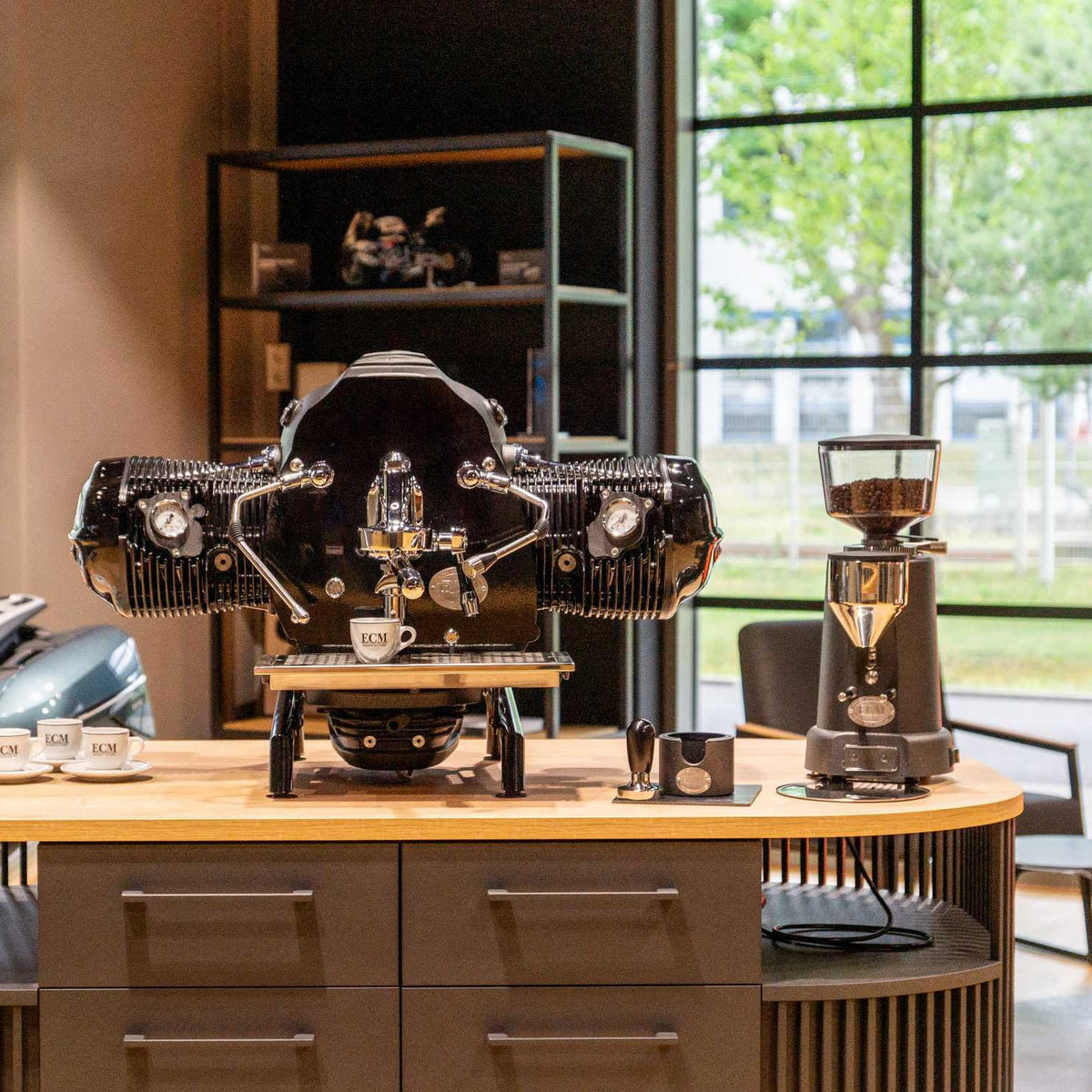 Big Coffee Boxer i BMW Motorrad-showroom